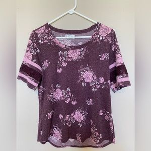 Womens Maurices 24/7 Tee w/ Purple Lavender Flowers Shirt Lace on sleeve Size M